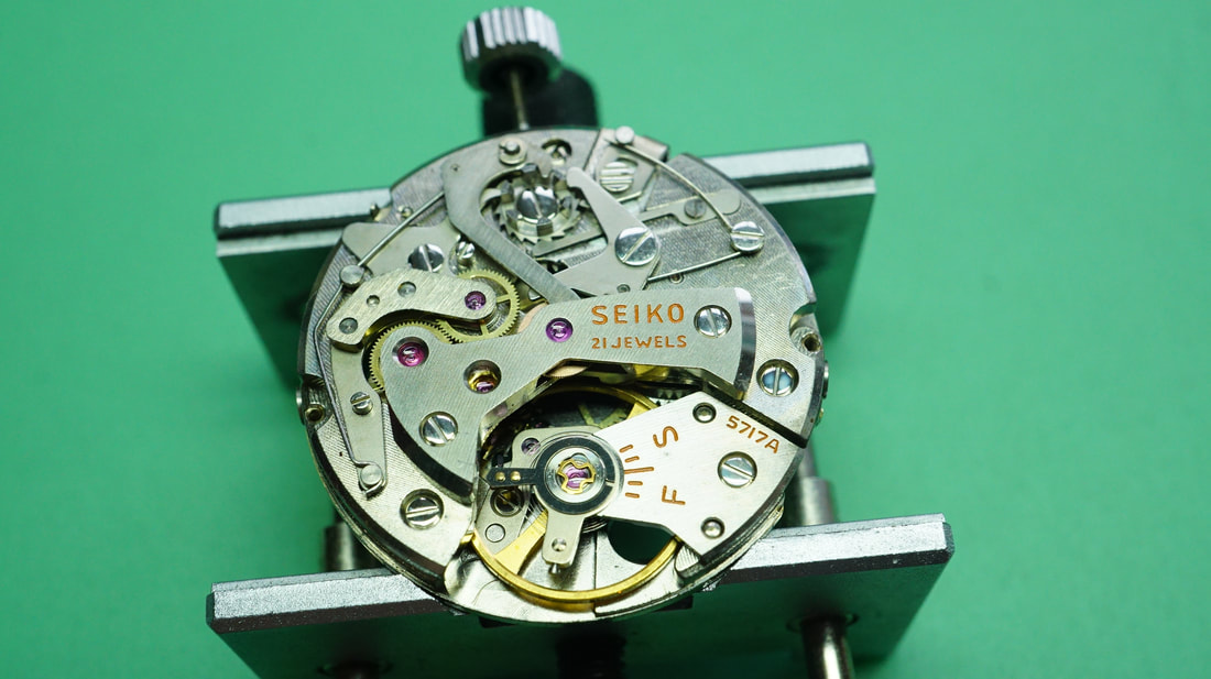 Seiko 1965- 5717-8990 Mono Pusher Chronograph - WELWYN WATCHES